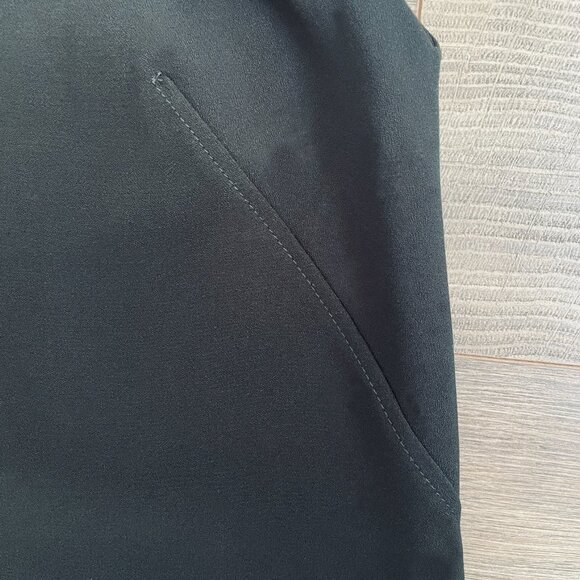 DONNA KARAN SLEEVELESS SHEATH DRESS W/ KEYHOLE NECK & SCULPTURED BUTTON CLOSURE - Picture 4 of 6